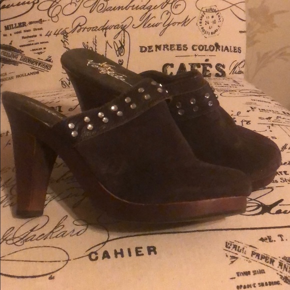 Shoes - Picture 7 of 8